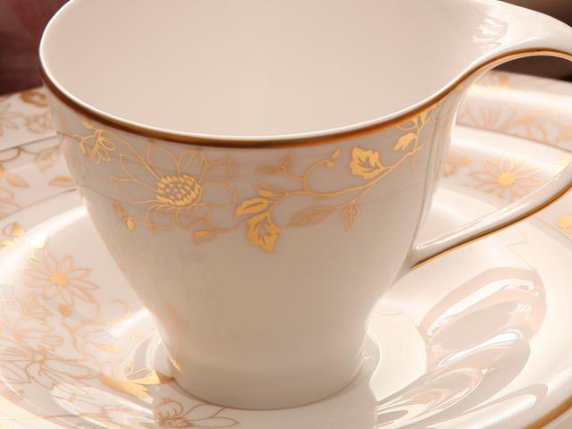 Столовый сервиз 39 пр белый, Royal Bone China, Golden Holy (1)