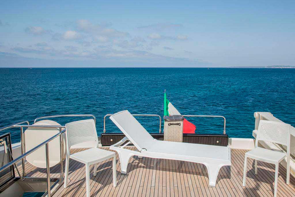 Пластиковый шезлонг, Tahiti Sun-bed Scab Design Италия каркас белый, текстилен - белый (1)
