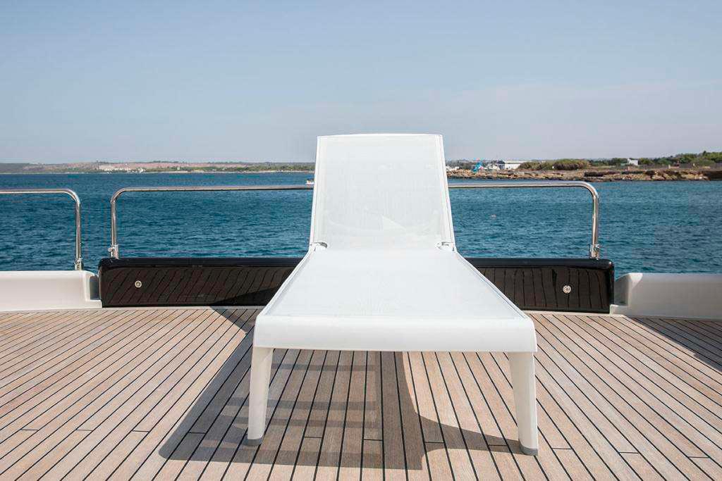 Пластиковый шезлонг, Tahiti Sun-bed Scab Design Италия каркас белый, текстилен - белый (5)