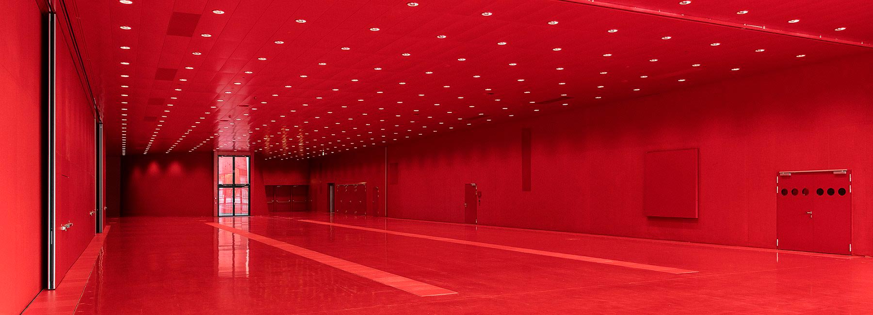 Черно-красный выставочный павильон по проекту Marte.Marte Architects
