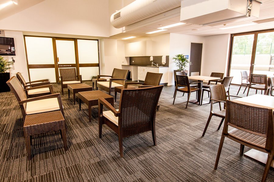 Столик пластиковый плетеный журнальный Miami Lounge Table