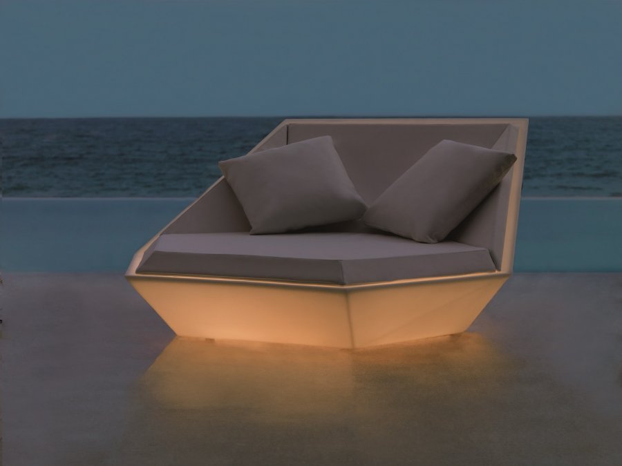 Лаунж-лежак пластиковый с матрасом Faz Basic