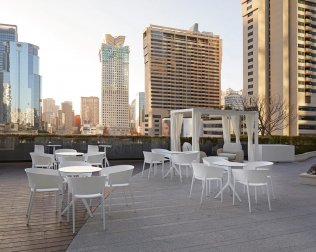 Кресло пластиковое Vondom Africa Basic белый