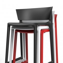 Стул пластиковый полубарный Vondom Africa Basic черный