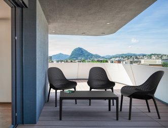 Столик пластиковый журнальный Sky Lounge Table