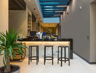 Табурет пластиковый полубарный Siesta Contract Tom Bar 65 черный