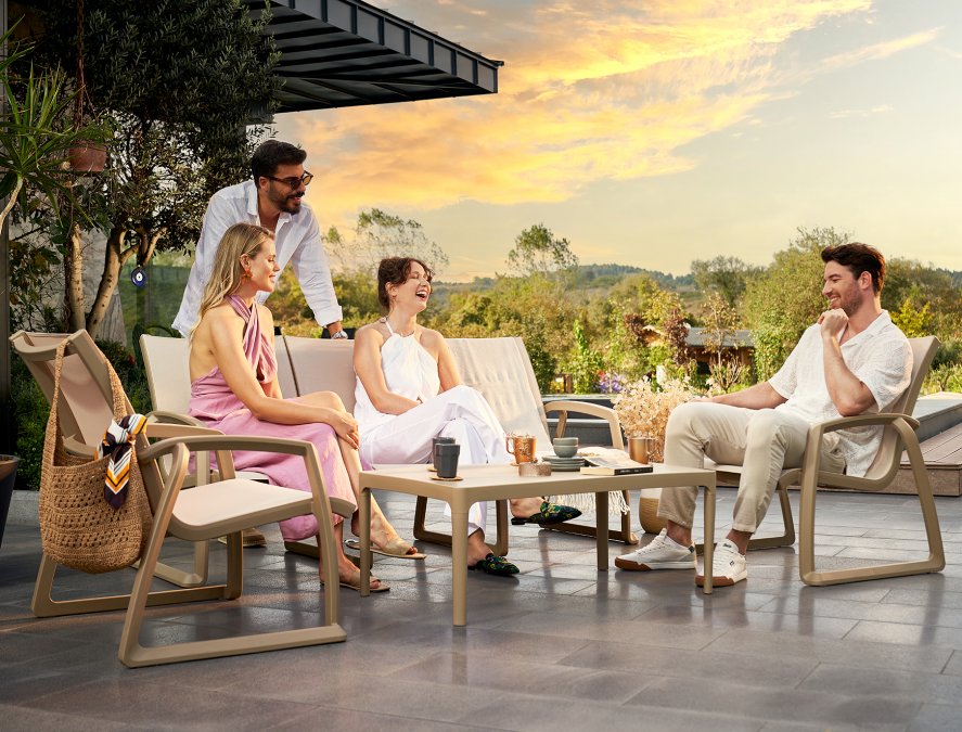Столик пластиковый журнальный Sky Lounge Table