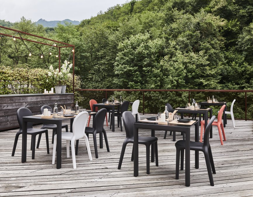 Стол пластиковый Chloe, 800х800х752 мм
