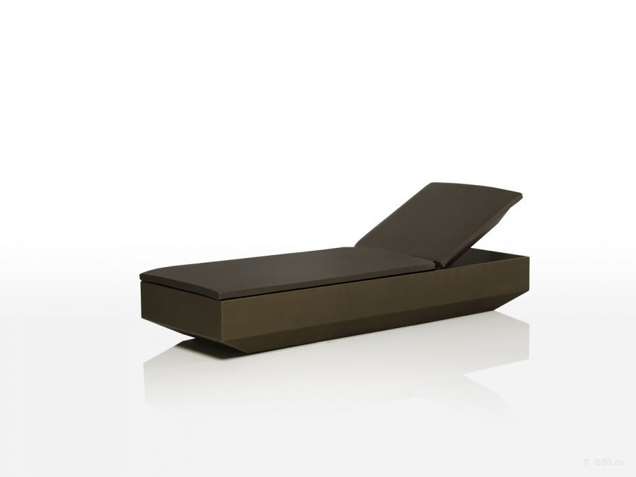 Лежак пластиковый с матрасом Vela Basic