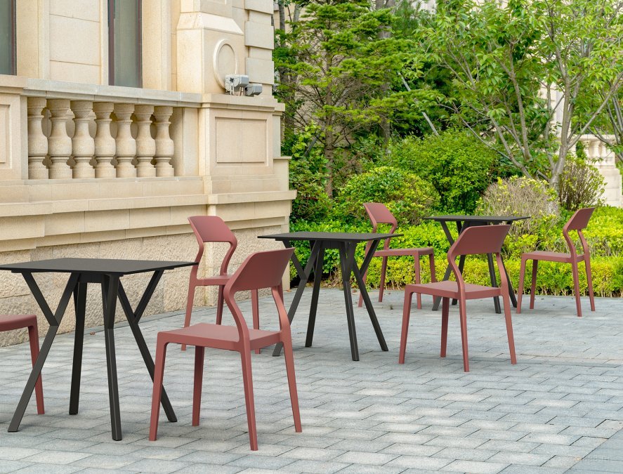 Стол пластиковый Max Table 70, черный, 700х700х740 мм