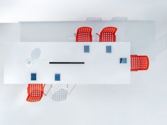 Стол с каналом для протяжки проводов Arki-Table CC Compact