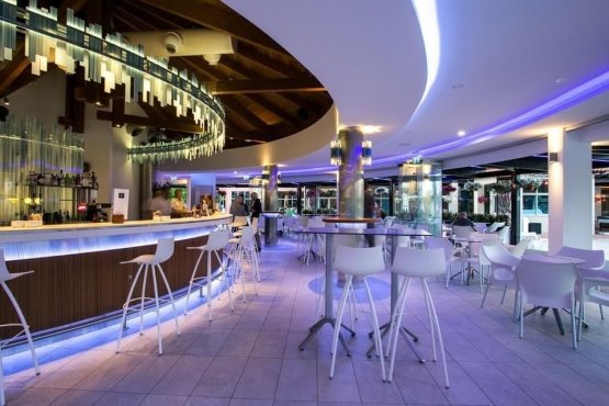Robinsons, Кипр