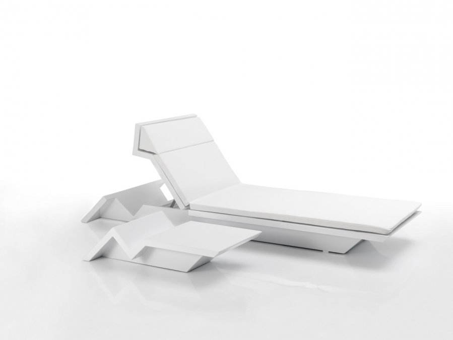 Лежак пластиковый с матрасом Rest Basic