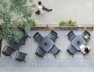 Кресло пластиковое Siesta Contract Paris черный