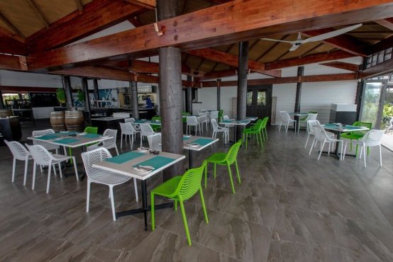 Ресторан Blu Brasserie в отеле Radisson Blu Resort Fiji Denarau Island, о. Денарау