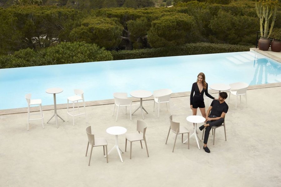 Кресло пластиковое Vondom Africa Basic белый