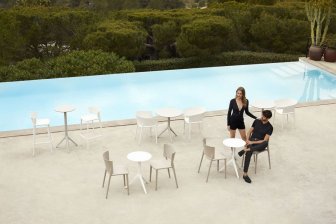 Кресло пластиковое Vondom Africa Basic белый