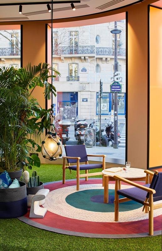 Кресло деревянное с обивкой Doron Hotel