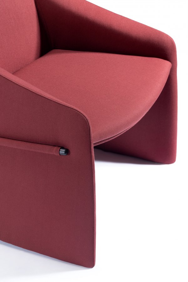 Кресло с обивкой Majorette Lounge
