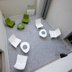 Столик пластиковый журнальный Low Lita Table Pop