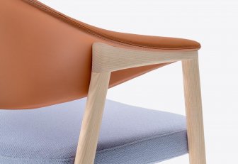 Кресло деревянное с обивкой Hera Soft