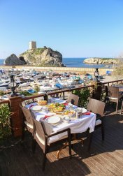 Кресло пластиковое плетеное Siesta Contract Ibiza коричневый