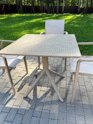 Стол пластиковый Sky Table 80, бежевый, 800х800х740 мм