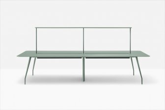Стол ламинированный с каналом для протяжки проводов Rizz Workstation