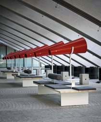 Скамейка деревянная с подушками и столиком Galleria