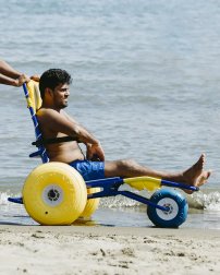 Инвалидный шезлонг для бассейна и пляжа Roller