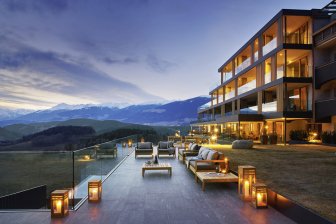 Кресло деревянное с подушками Bali