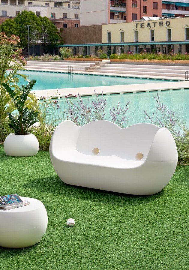 Столик пластиковый журнальный Blos Low Table Pop
