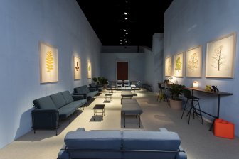 Светильник пластиковый настольный