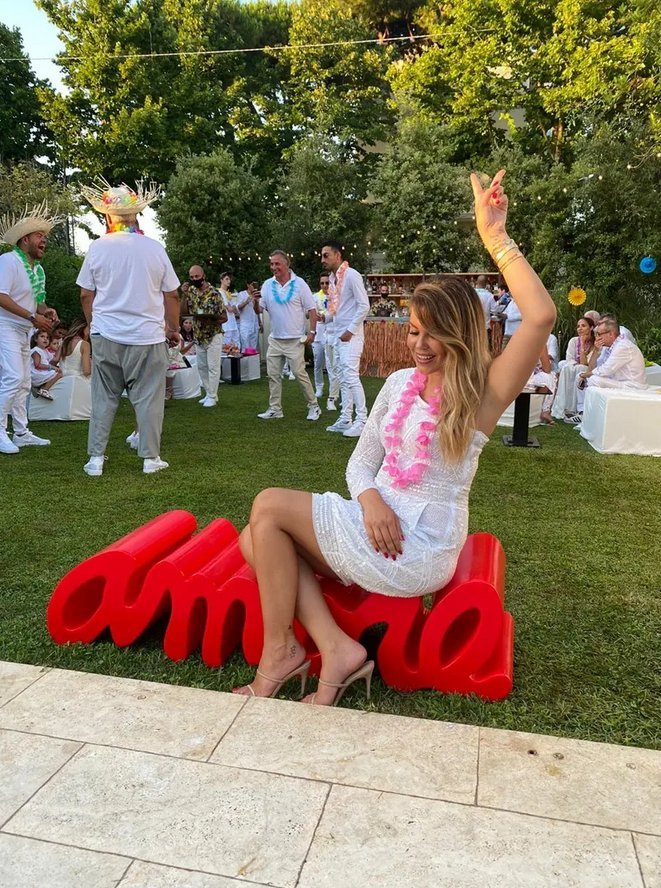 Скамья пластиковая дизайнерская Amore Pop