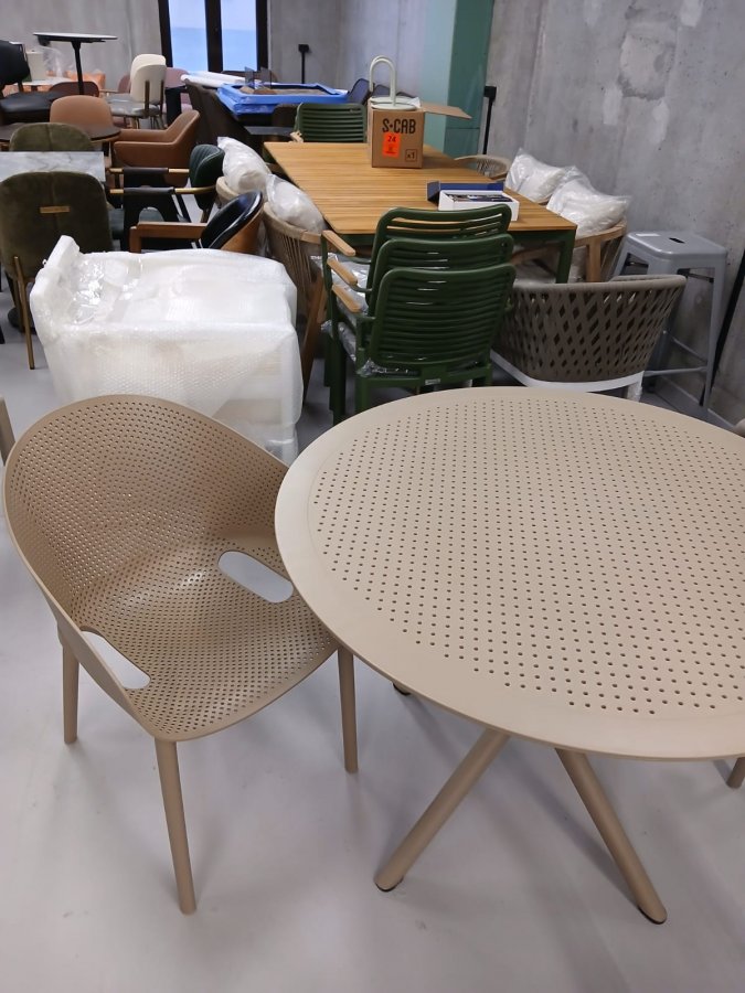 Стол пластиковый Sky Table Ø105, бежевый, Ø1050х740 мм
