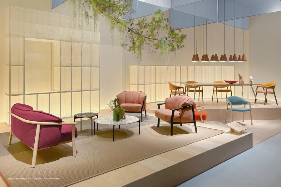 Кресло деревянное с подушкой Lamorisse Lounge