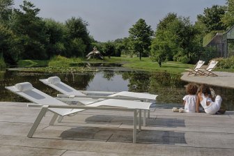 Шезлонг металлический с обивкой Alura