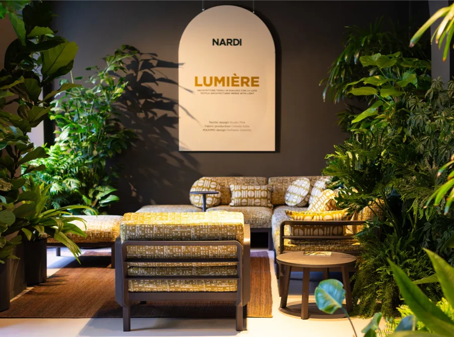 Диван пластиковый с подушками Maximo 5 Lumière