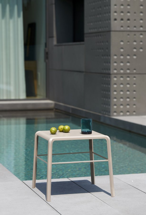 Столик пластиковый для шезлонга Vela Side Table