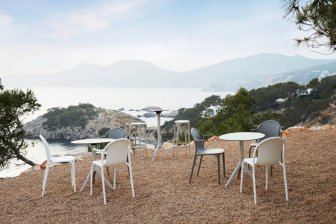 Табурет пластиковый барный Vondom Brooklyn Basic белый
