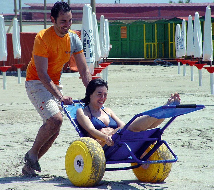 Инвалидный шезлонг для бассейна и пляжа Roller
