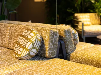 Диван пластиковый с подушками Maximo 5 Lumière