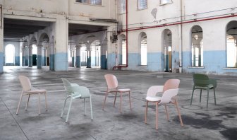 Кресло пластиковое с обивкой Scab Design Hug зеленый шалфей