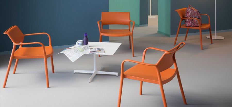 Кресло пластиковое Ara Lounge