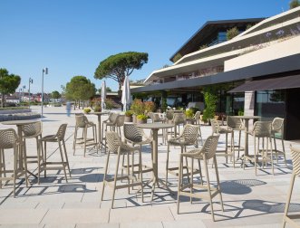 Комплект пластиковой барной мебели Sky Folding Bar 60 Air