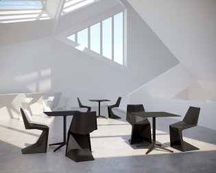 Стул пластиковый Vondom Voxel Basic черный