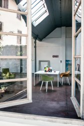 Кресло дизайнерское с обивкой Cyborg Lady