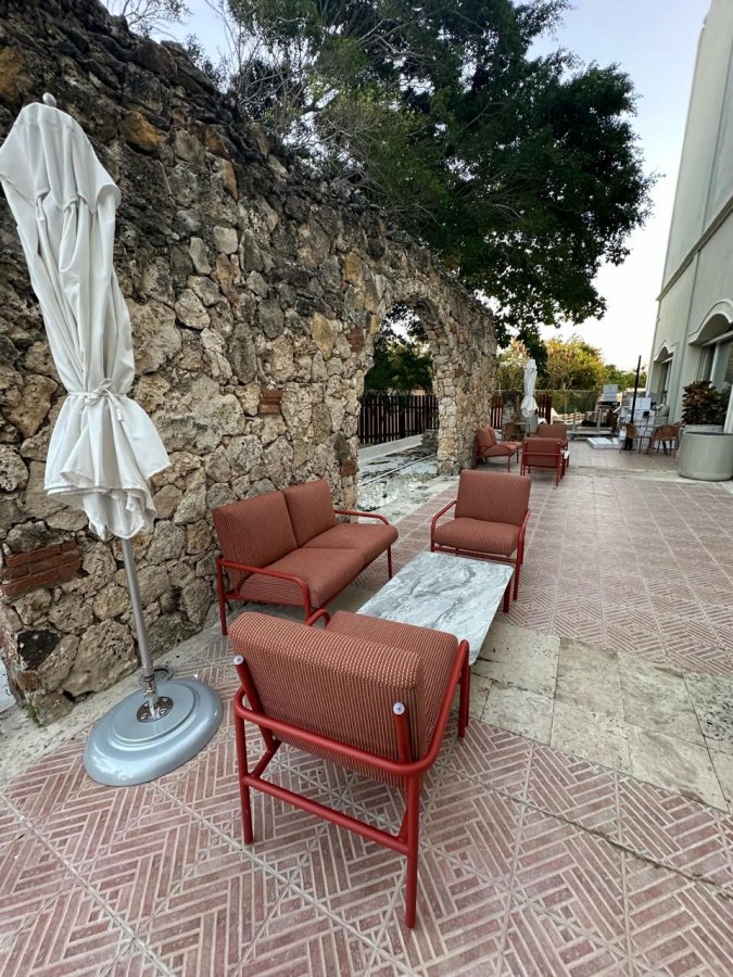 Диван двухместный Pilar Sofa