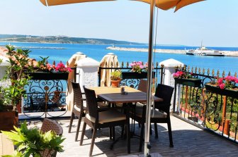 Кресло пластиковое плетеное Siesta Contract Ibiza коричневый