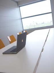 Стол со звукопоглощающей панелью Matrix Desk